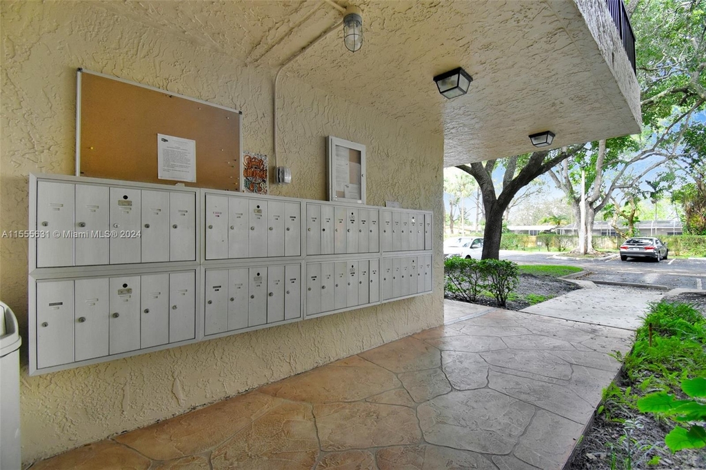 10501 W Broward Blvd - Photo 46