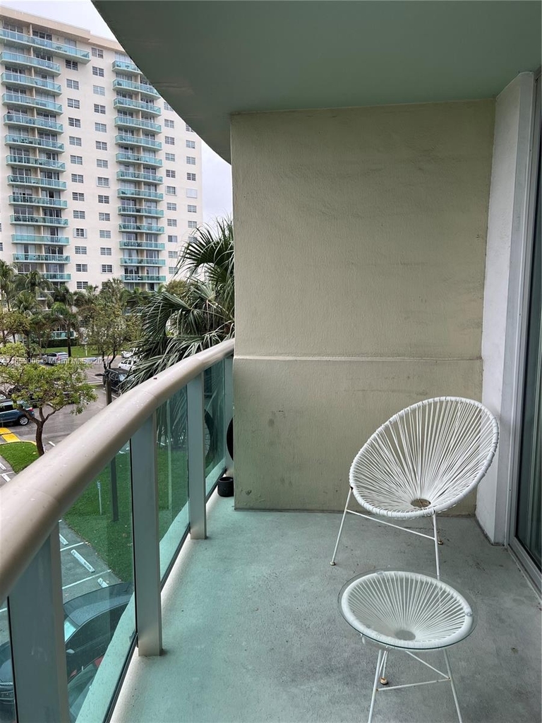 19380 Collins Ave - Photo 3