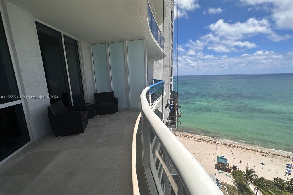 15811 Collins Ave - Photo 20