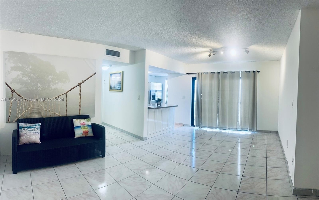 6444 Collins Ave - Photo 8