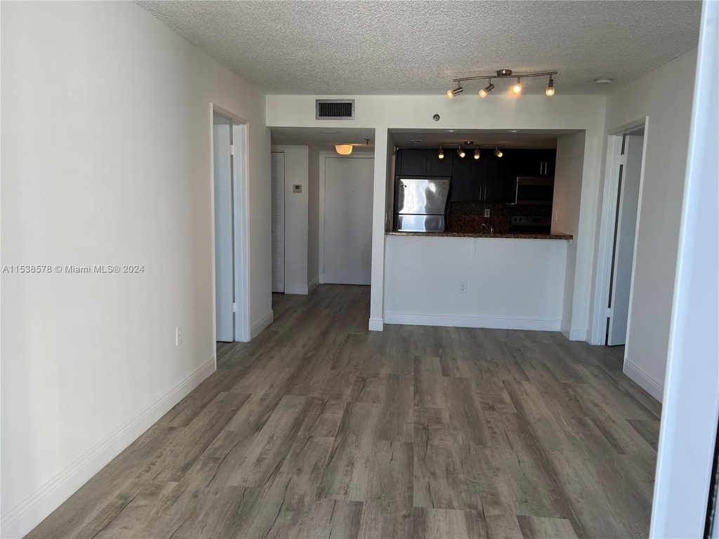 850 N Miami Ave - Photo 2