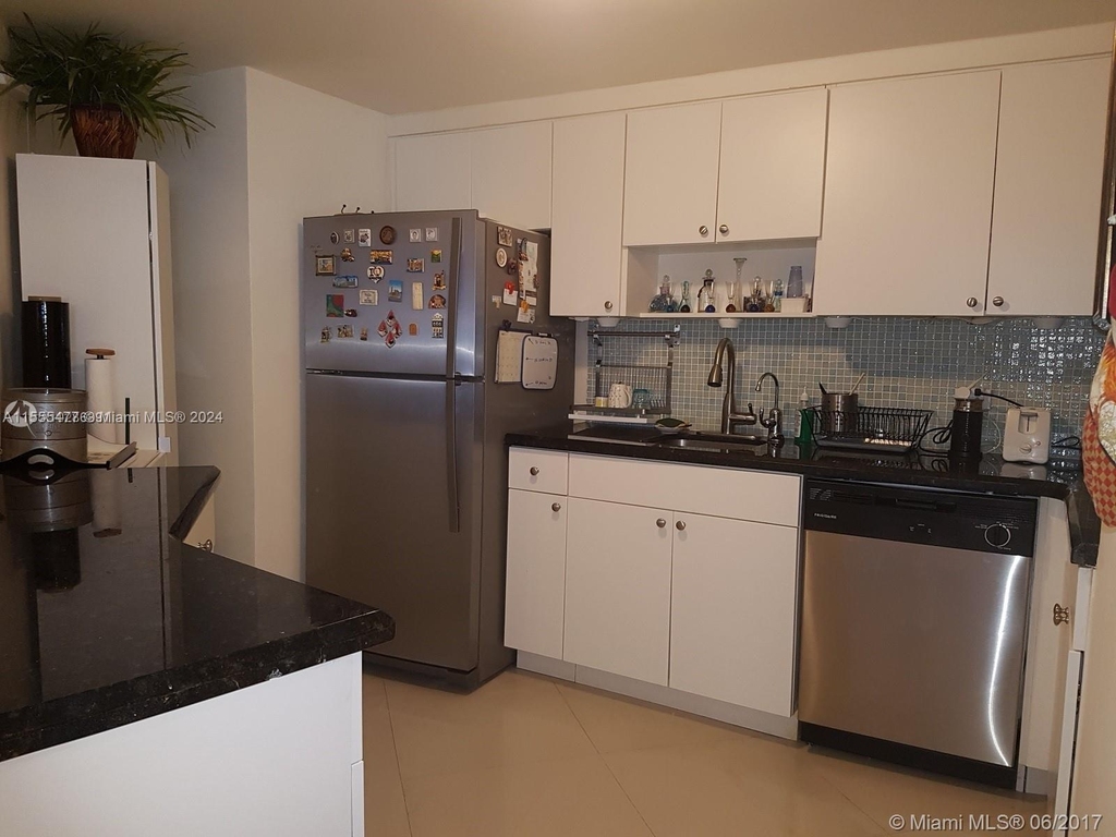 801 Brickell Bay Dr - Photo 2