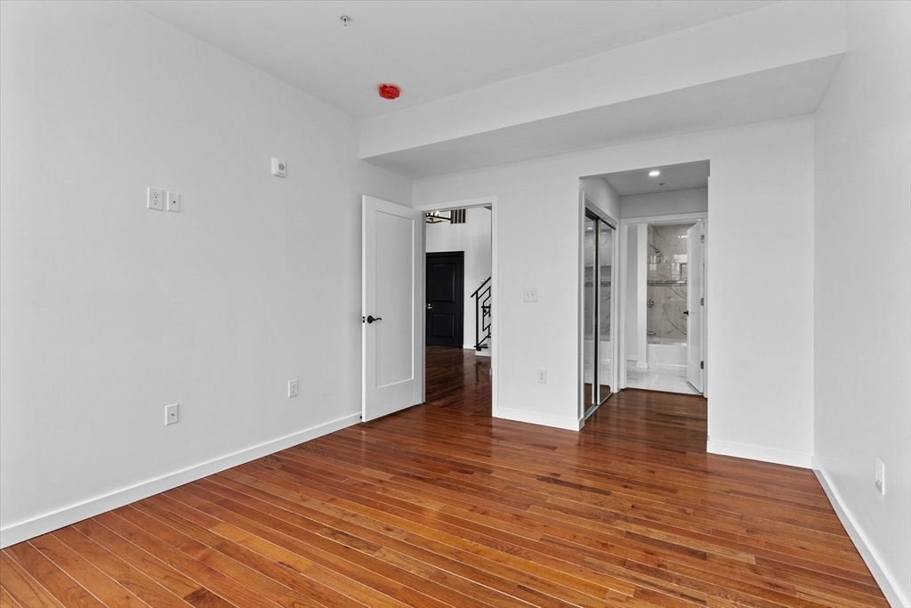 280 Essex Street - Photo 10