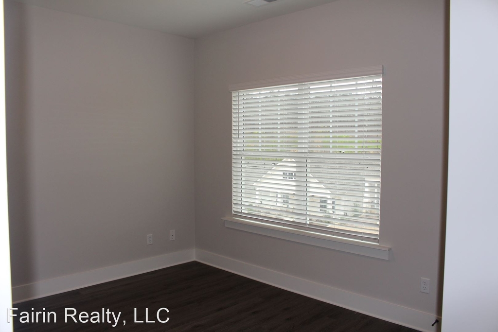 3990 Valley Manor - Photo 10