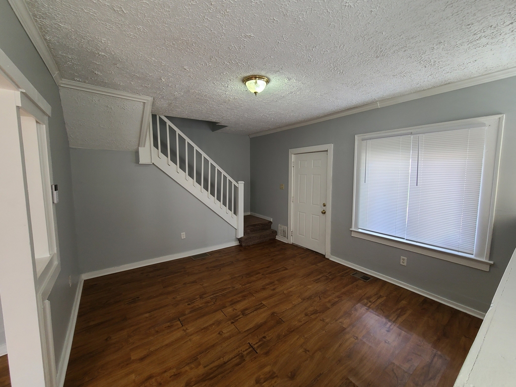 143 W 35th Street - Photo 3