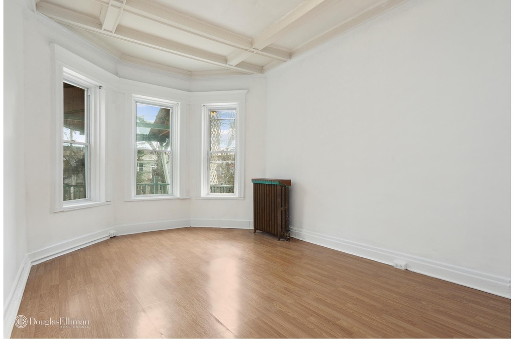 1272 Park Pl - Photo 1