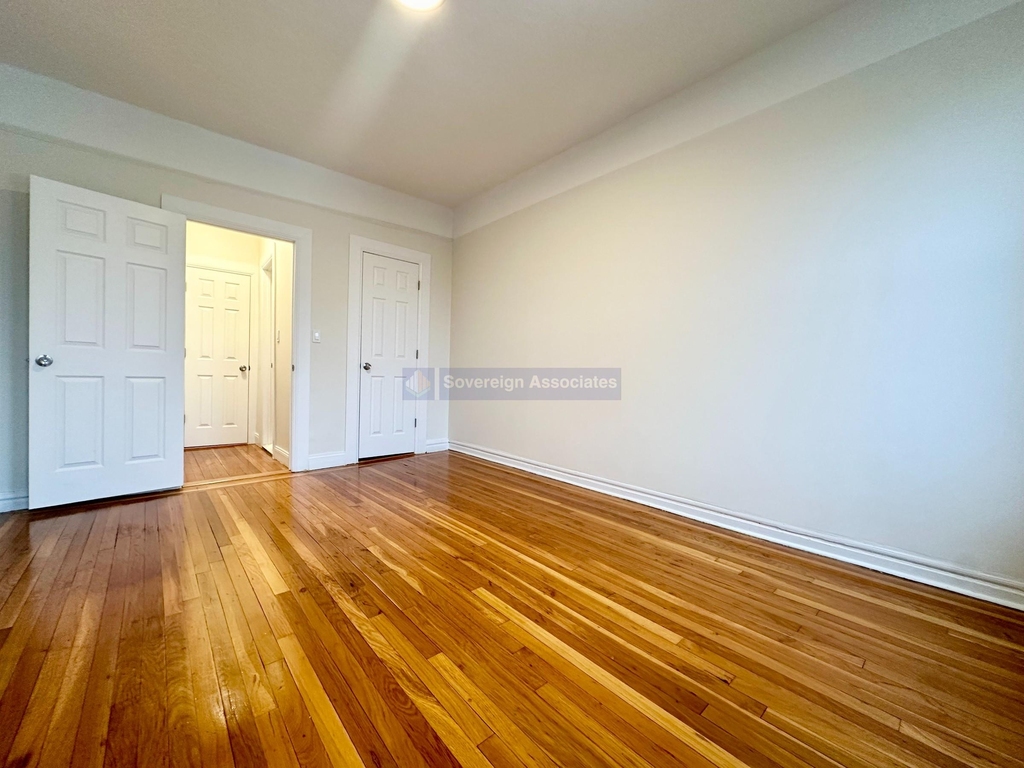 3015 Roberts Avenue - Photo 1