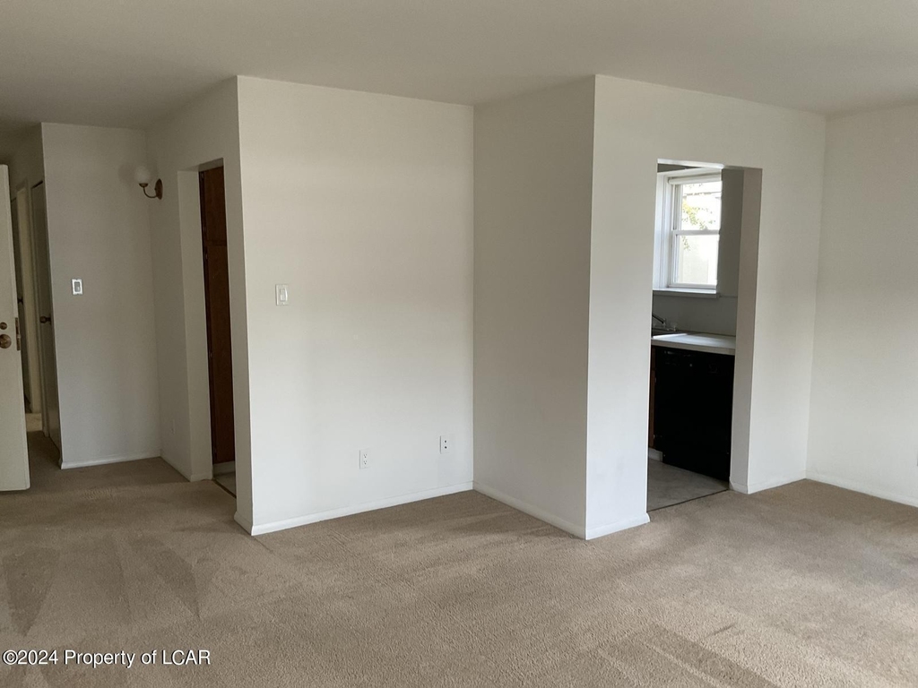 152 E Walnut Street - Photo 5