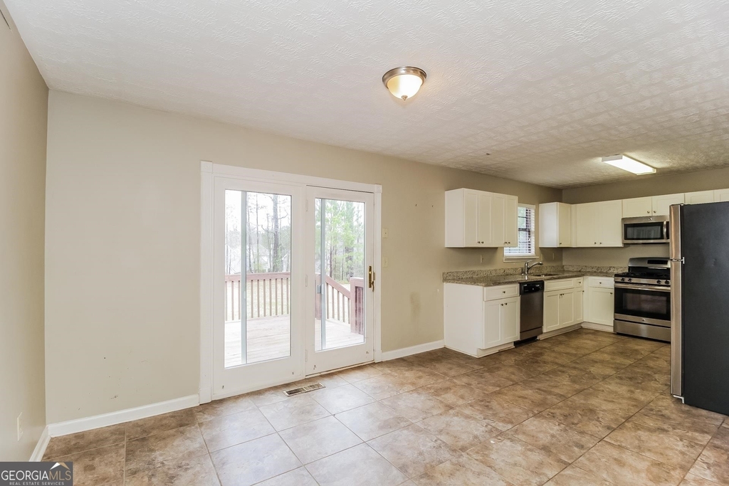 4404 Treeline Way - Photo 2