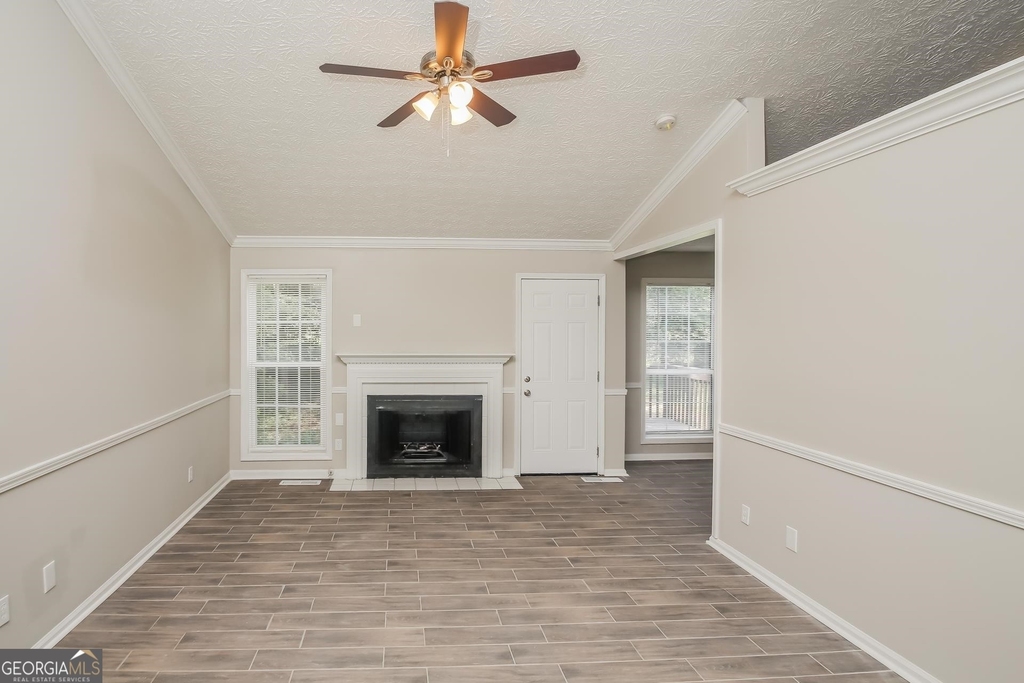 125 Crestworth Court - Photo 2