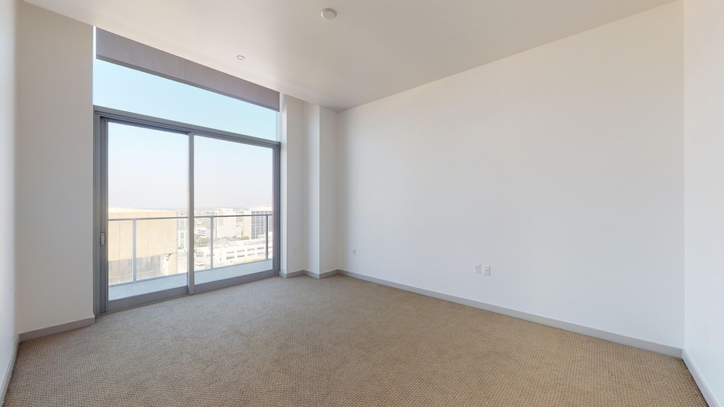 3033 Wilshire Blvd - Photo 4