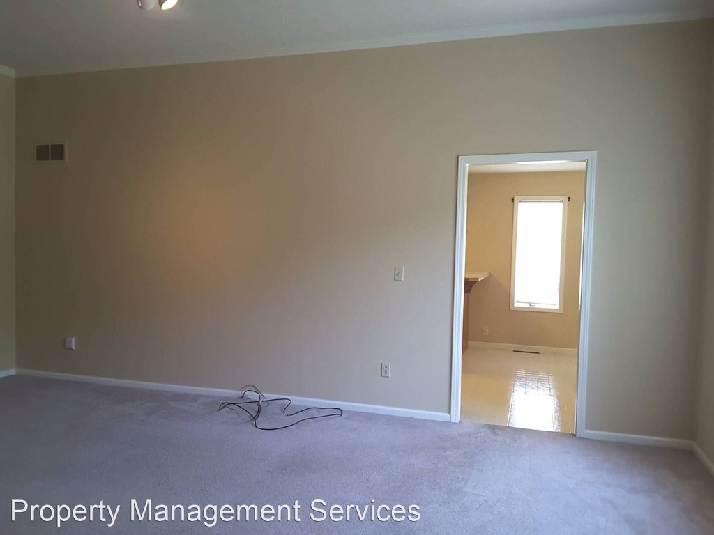 918 Trenton Place - Photo 3