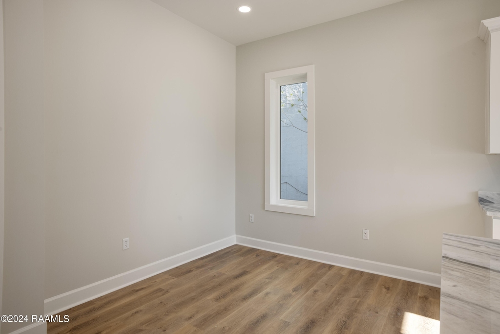 306 W Taft Street - Photo 9