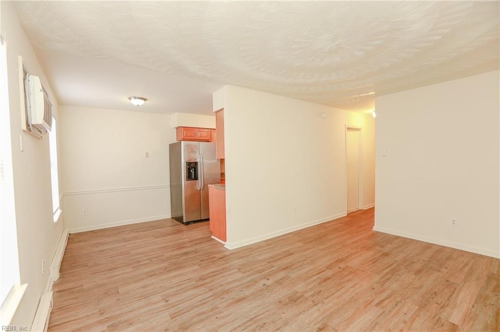 201 W 34th Street - Photo 5