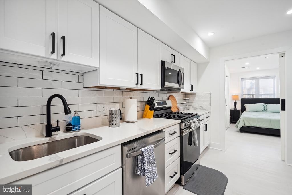 33 Florida Ave Ne - Photo 1