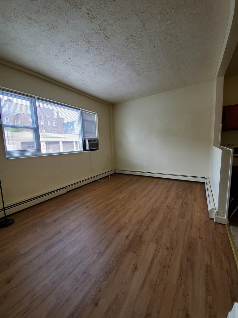 6120 Hudson Ave - Photo 2