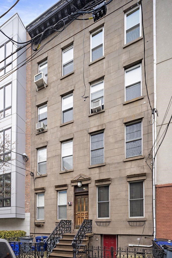 211 Adams St - Photo 13