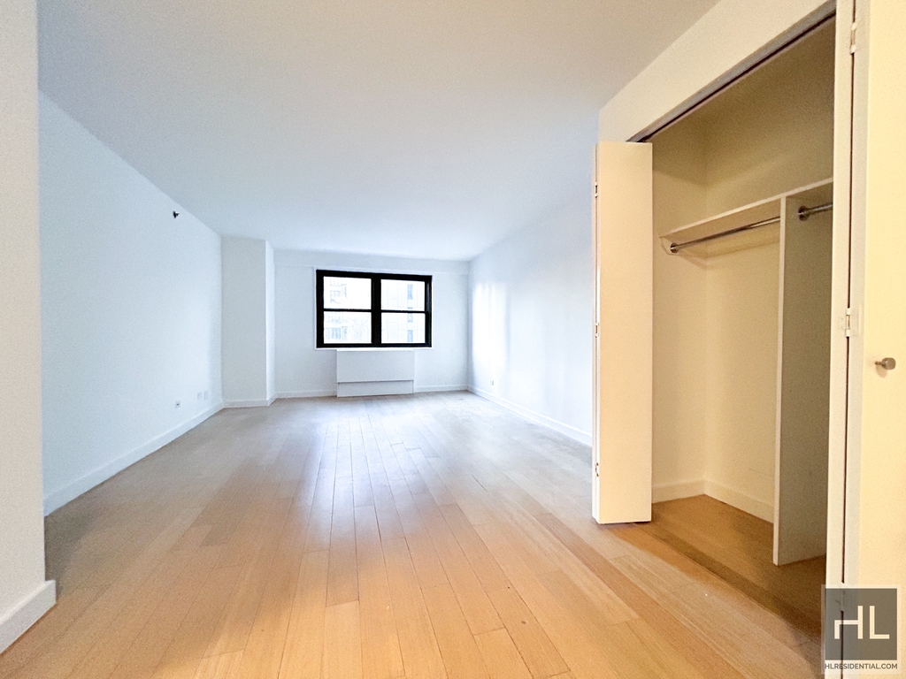1BR Apartment/can be flexed into 2BR--Midtown East - Photo 1