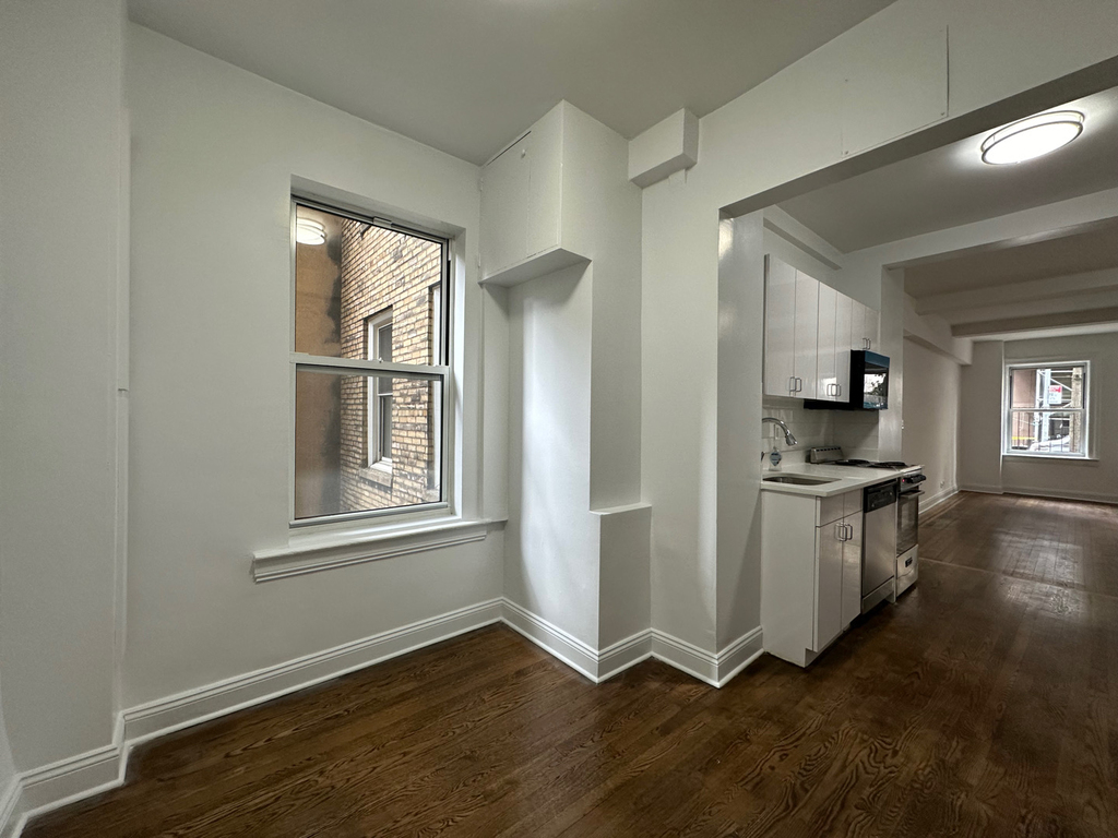 156 East 37th Street - Photo 6