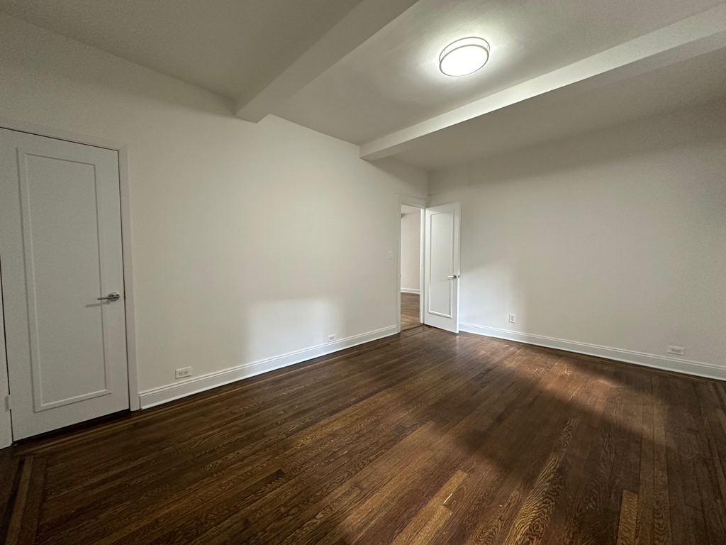 156 East 37th Street - Photo 9