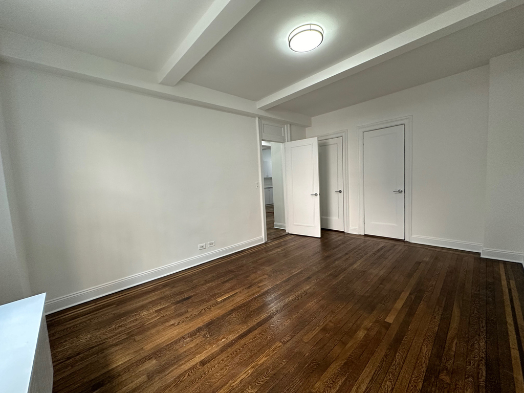 156 East 37th Street - Photo 14