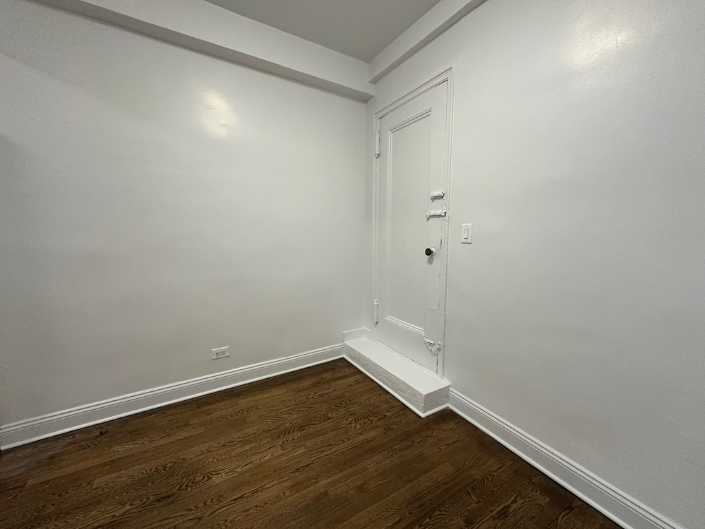 156 East 37th Street - Photo 7