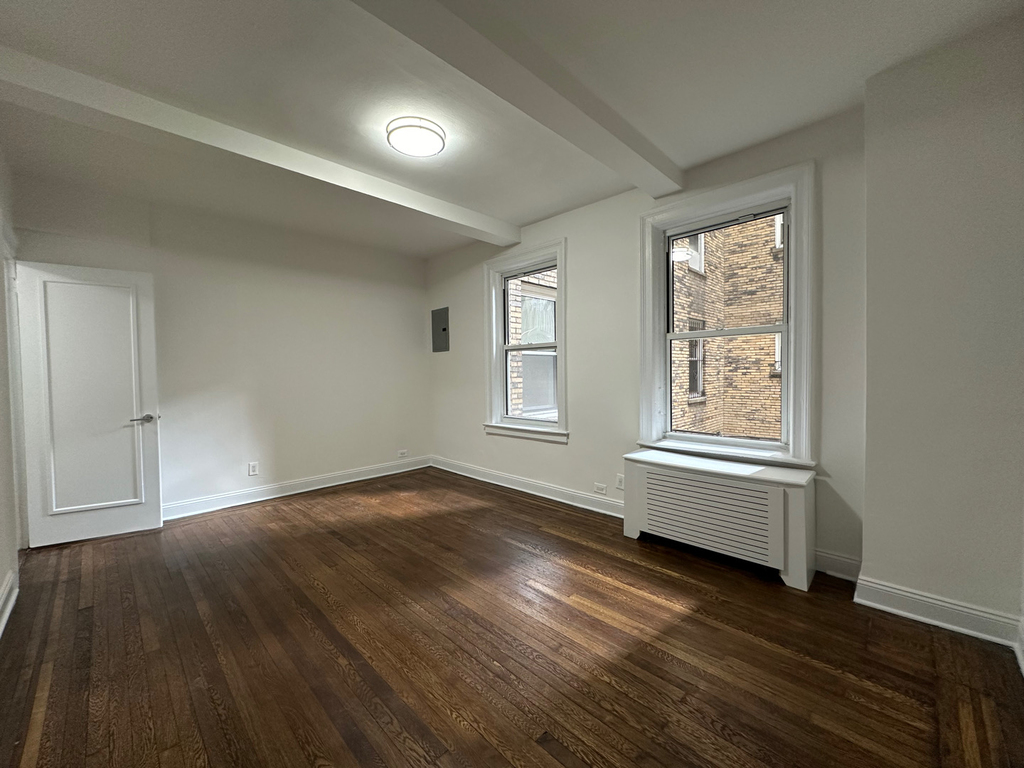 156 East 37th Street - Photo 8