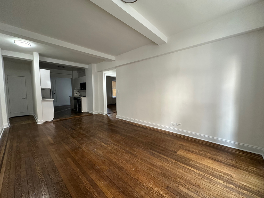 156 East 37th Street - Photo 2