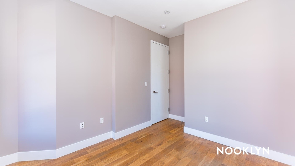 437 Throop Avenue - Photo 10