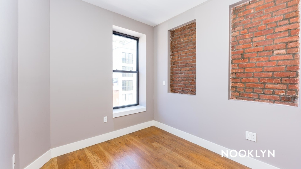 437 Throop Avenue - Photo 11