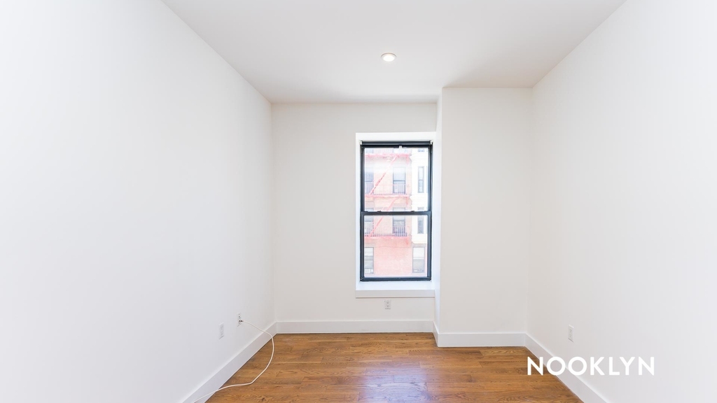 437 Throop Avenue - Photo 17