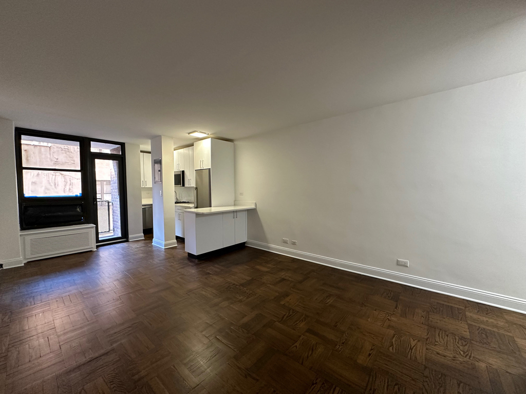 165 East 35th Street - Photo 0