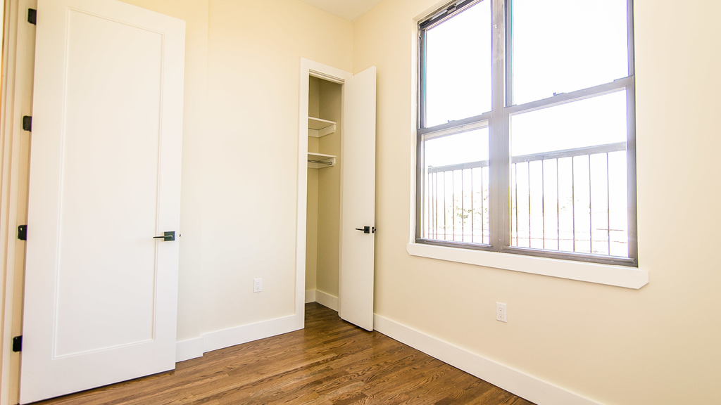 565 Evergreen Avenue - Photo 13