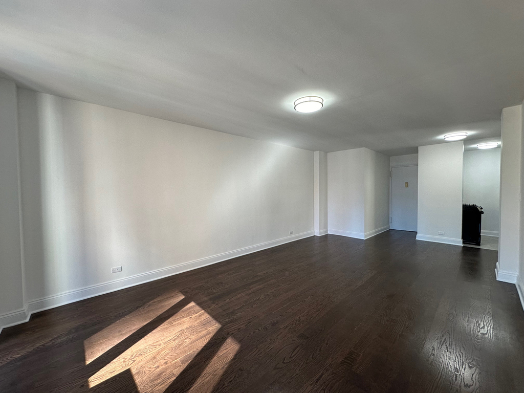 165 East 35th Street - Photo 2