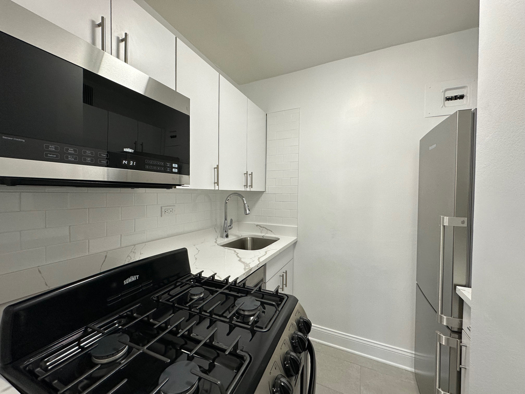 165 East 35th Street - Photo 5