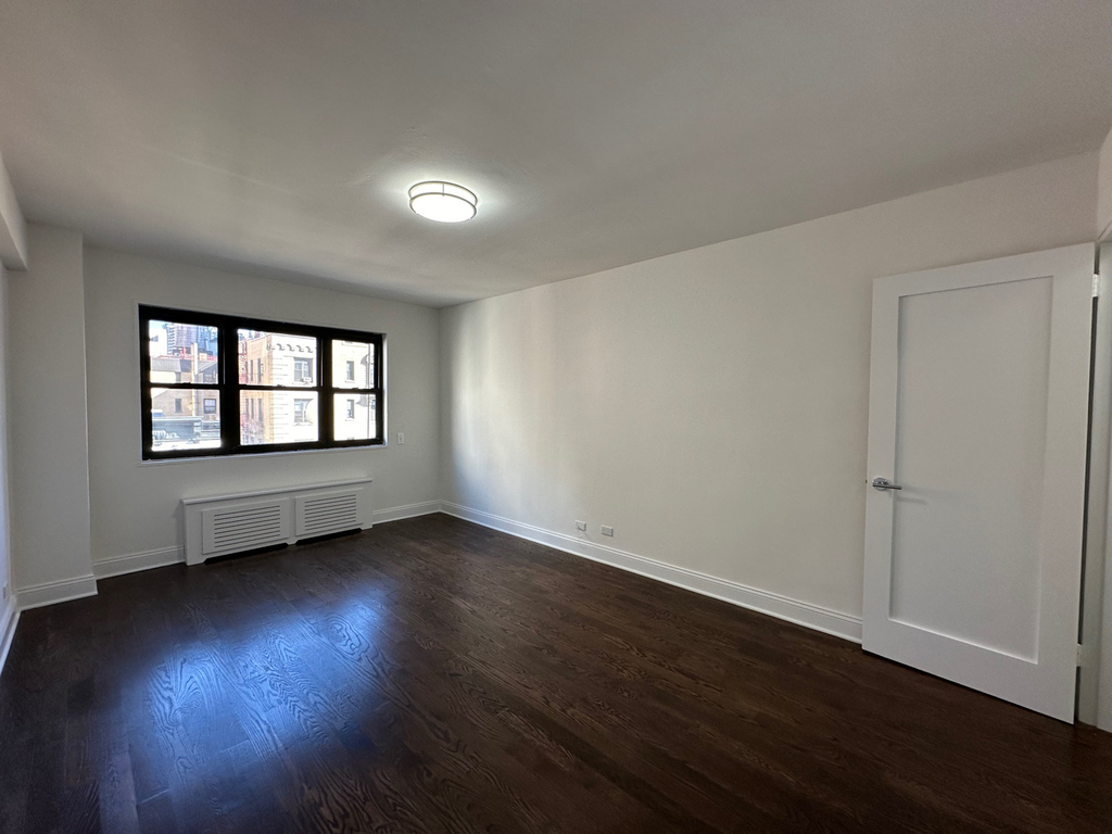 165 East 35th Street - Photo 9