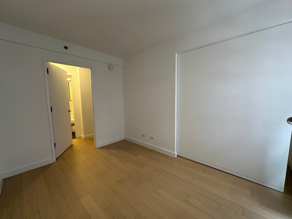 222 East 39th Street - Photo 8