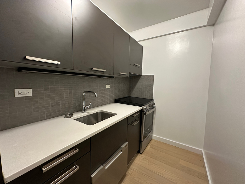 222 East 39th Street - Photo 3