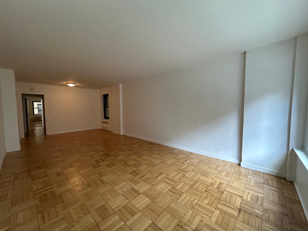 412 East 55th Street - Photo 2