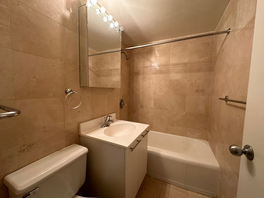 412 East 55th Street - Photo 4