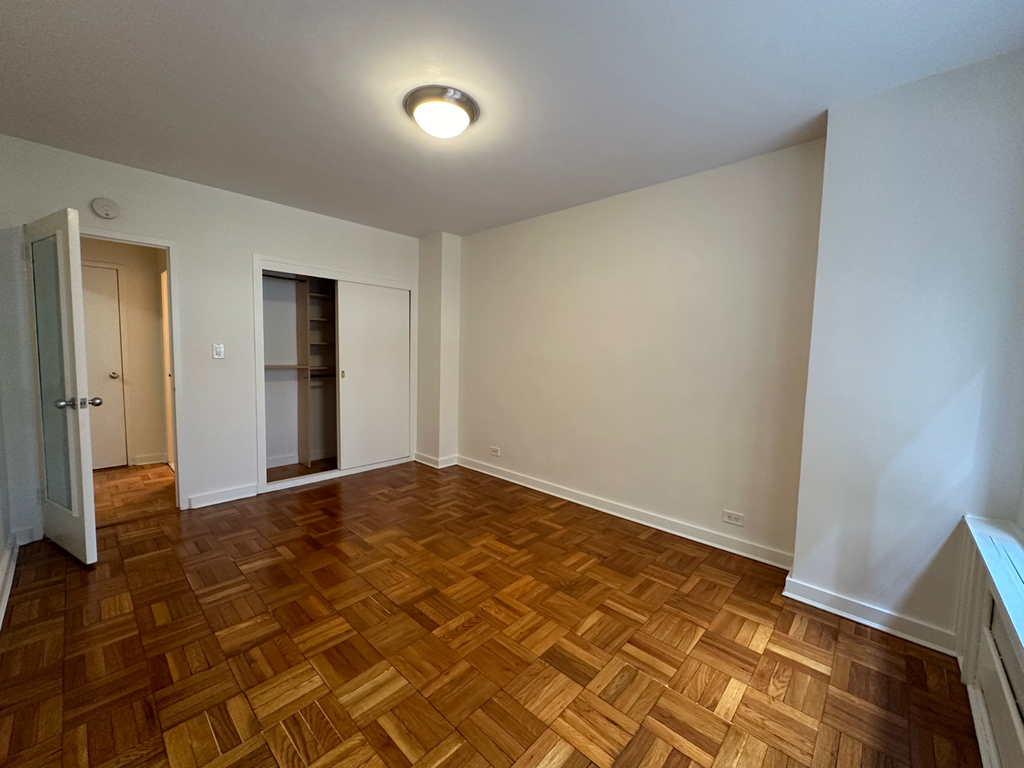 412 East 55th Street - Photo 7