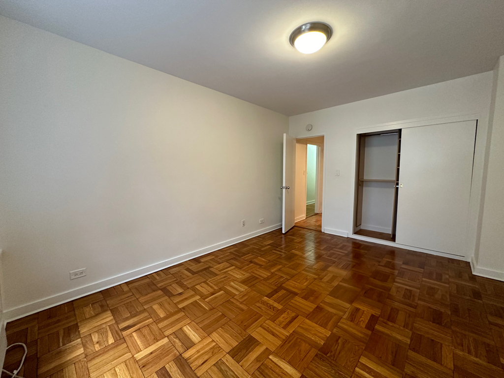 412 East 55th Street - Photo 6