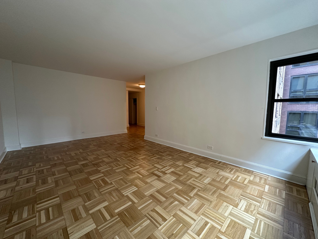 412 East 55th Street - Photo 1