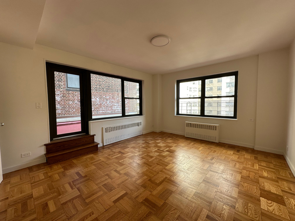 412 East 55th Street - Photo 7