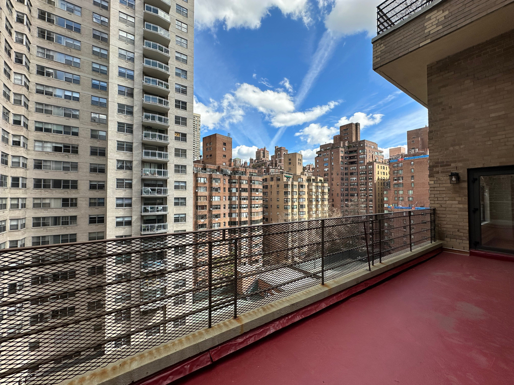 412 East 55th Street - Photo 0