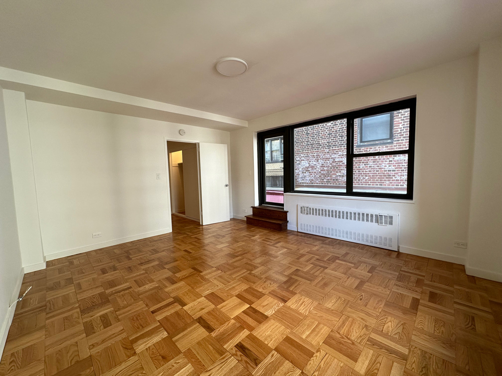 412 East 55th Street - Photo 8