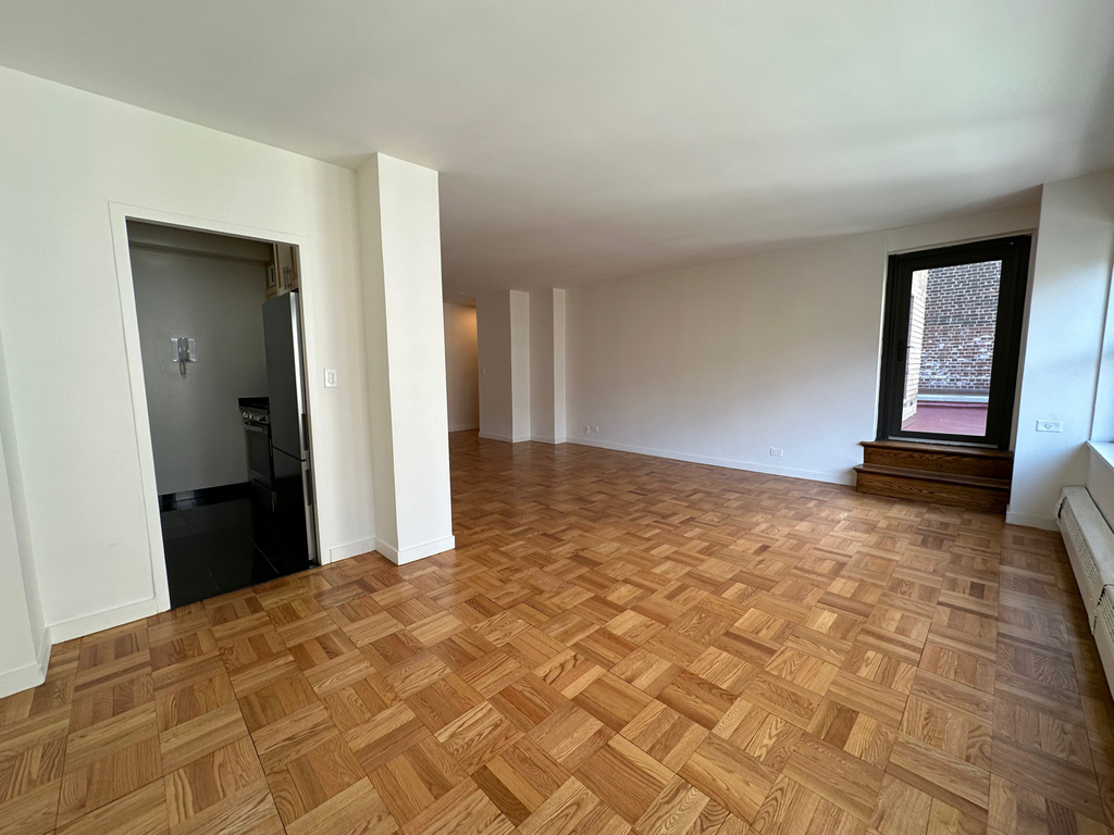 412 East 55th Street - Photo 3