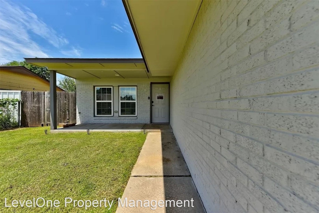 8511 S Camay Avenue - Photo 1