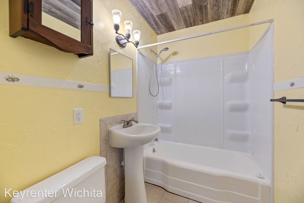 2441 W Newell St - Photo 17