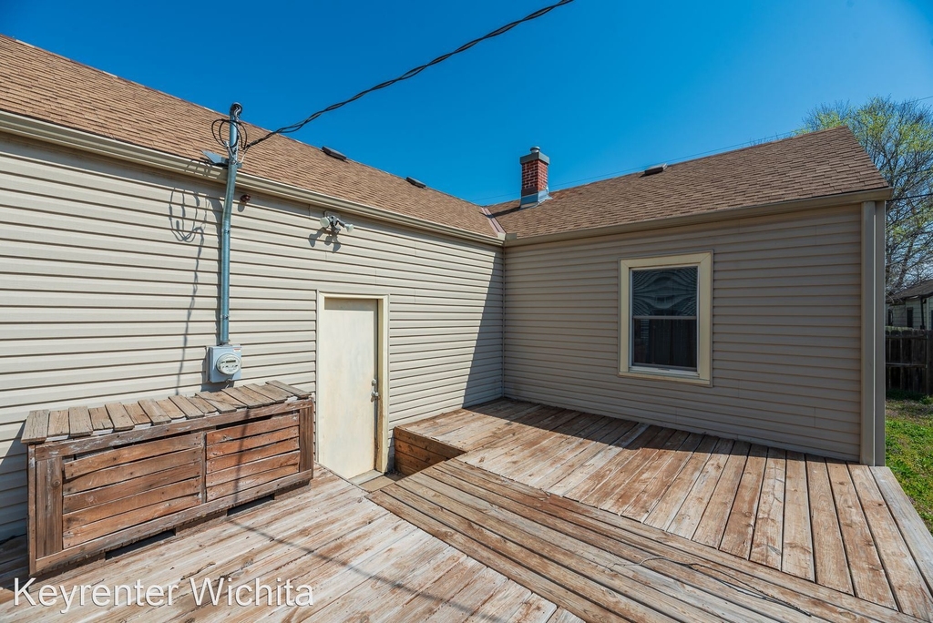 2441 W Newell St - Photo 3